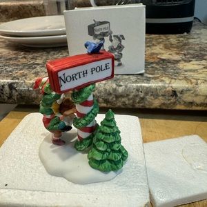 Dept 56 Heritage Collection Trimming the North Pole